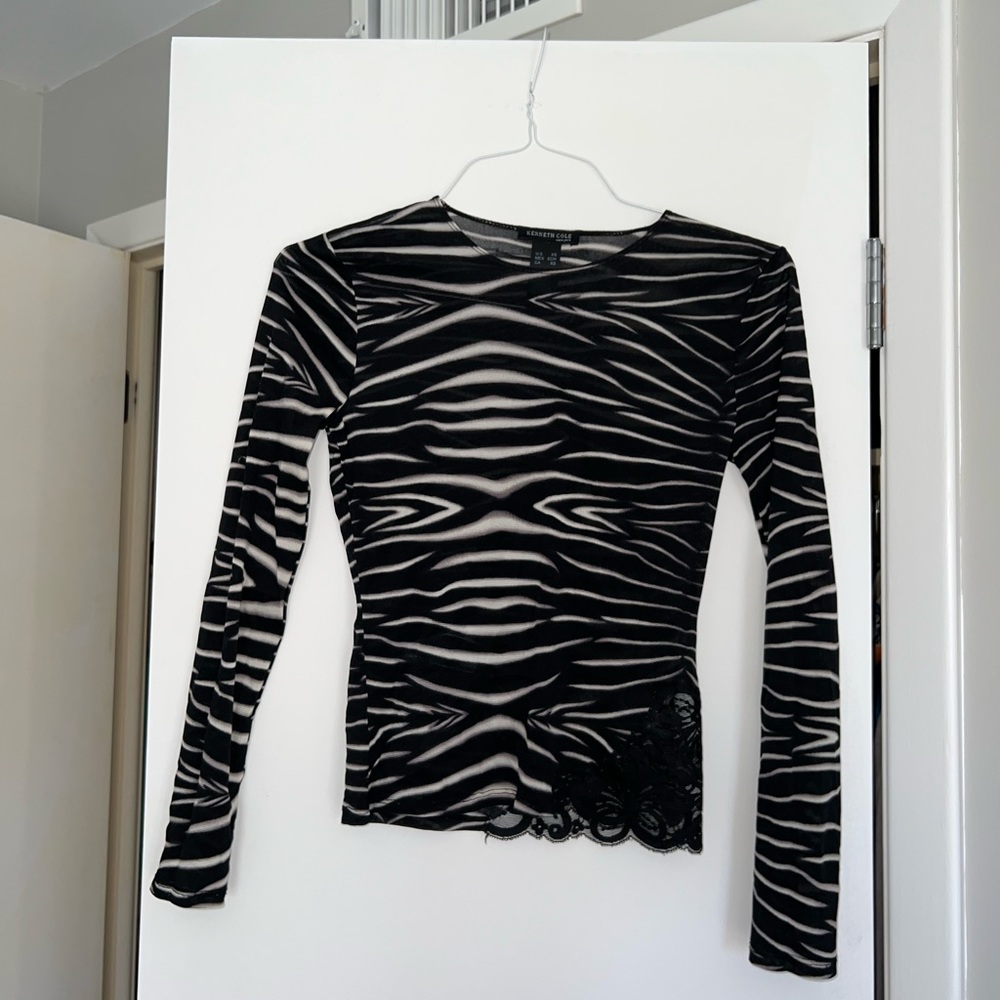 Y2k long sleeve b/w top